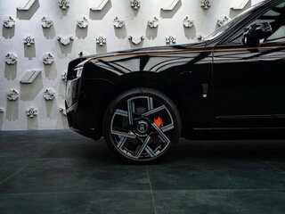 2026 Rolls-Royce Cullinan Black Badge I Рестайлинг (Series II), чёрный, 64490000 рублей, вид 4