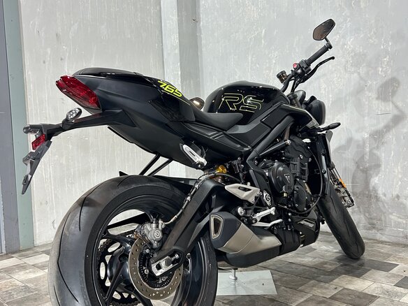 2025 Triumph Street Triple, чёрный, 1299000 рублей - вид 7