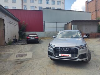 2022 Audi Q7 45 TFSI II (4M) Рестайлинг, серый, 5700000 рублей, вид 3