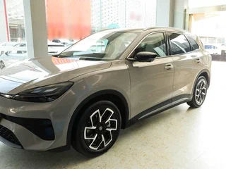 2026 MG 4X, серый, 2500000 рублей, вид 3