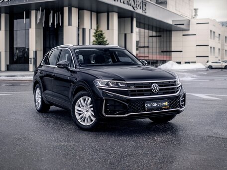 2025 Volkswagen Touareg III Рестайлинг, чёрный, 8190000 рублей, вид 2
