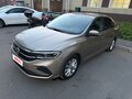 2022 Volkswagen Polo VI, бежевый, 1540000 рублей - вид 2
