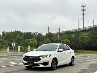 2021 Ford Escort VI Рестайлинг 2, белый, 920000 рублей, вид 1