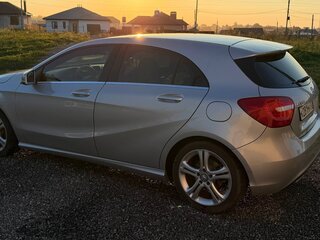 2015 Mercedes-Benz A-Класс 180 III (W176) Рестайлинг, серебристый, 1500000 рублей, вид 3