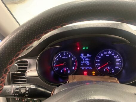2018 Kia Rio IV, белый, 900000 рублей, вид 5
