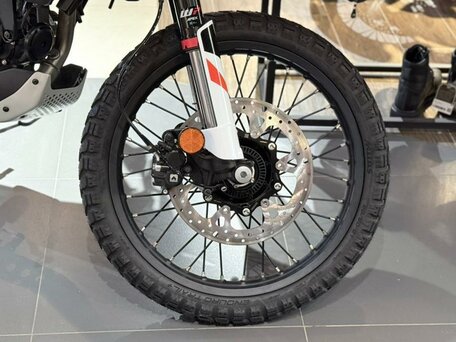 2026 KTM 390 Adventure R, белый, 889000 рублей, вид 5