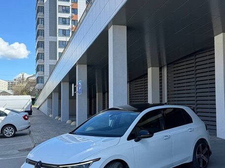 2022 Volkswagen Golf VIII, белый, 1970000 рублей, вид 3