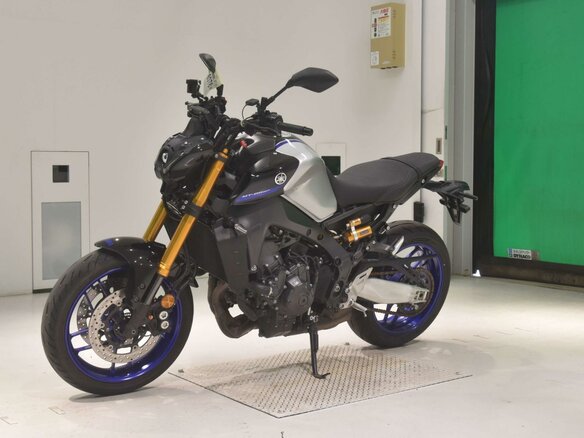 2023 Yamaha MT-09 (FZ-09), серебристый, 1199000 рублей - вид 3