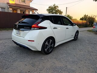 2017 Nissan Leaf II (ZE1), белый, 1850000 рублей, вид 3
