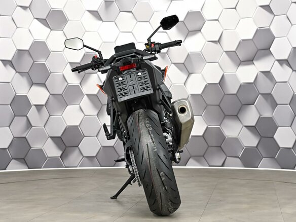 2024 KTM 990 Duke, серый, 1299000 рублей - вид 5