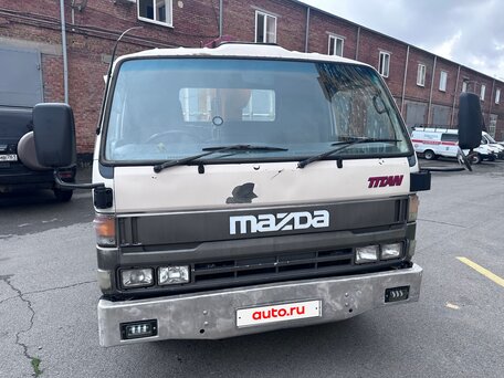 1987 Mazda Titan, белый, 2200000 рублей, вид 1