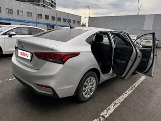 2017 Hyundai Solaris II, серебристый, 750000 рублей, вид 4