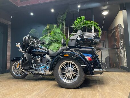 2020 Harley-Davidson Tri Glide, чёрный, 3700000 рублей, вид 4