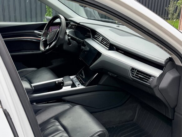 2019 Audi e-tron 50 I, белый, 3350000 рублей - вид 16