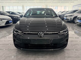2022 Volkswagen Golf VIII, чёрный, 1620000 рублей, вид 2