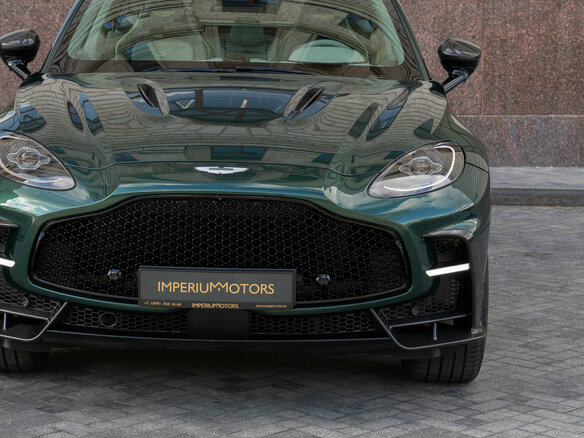 2026 Aston Martin DBX DBX S I, зелёный - вид 2