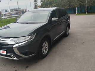 2021 Mitsubishi Outlander III Рестайлинг 3, серый, 2600000 рублей, вид 1