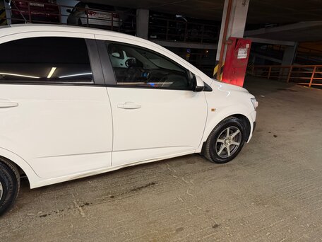 2014 Chevrolet Aveo II, белый, 490000 рублей, вид 5