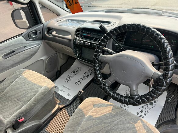 1991 Mitsubishi Delica III, белый, 979000 рублей - вид 11