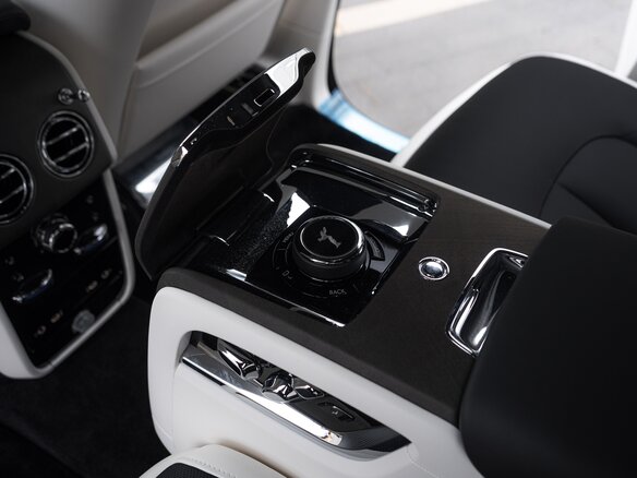 2026 Rolls-Royce Cullinan I Рестайлинг (Series II), чёрный, 63000000 рублей - вид 7