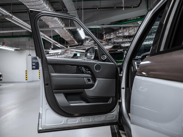 2019 Land Rover Range Rover Long IV Рестайлинг, серебристый, 6190000 рублей - вид 27