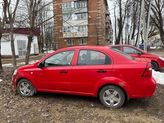 2010 Chevrolet Aveo I Рестайлинг, красный, 300000 рублей, вид 2
