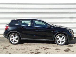 2017 Mercedes-Benz GLA 200 I (X156) Рестайлинг, чёрный, 3000000 рублей, вид 2