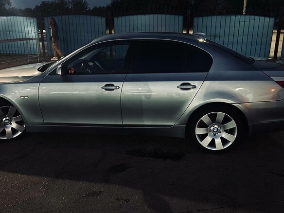 2003 BMW 5 серии 525i V (E60/E61), серый, 870000 рублей - вид 2