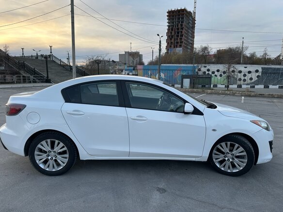 2010 Mazda 3 II (BL), белый, 720000 рублей - вид 2