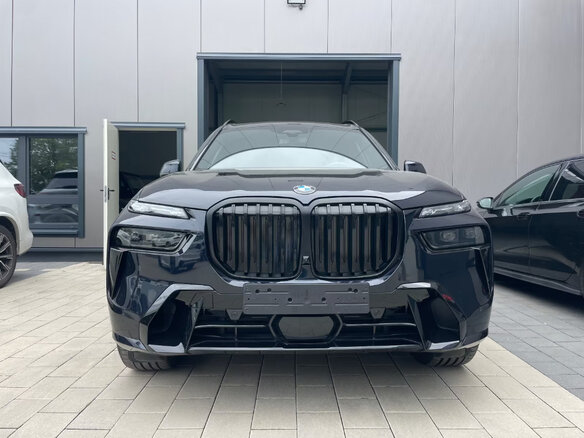 2025 BMW X7 40d I (G07) Рестайлинг, чёрный, 13280000 рублей - вид 1