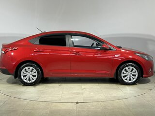 2021 Hyundai Solaris II Рестайлинг, красный, 1650000 рублей, вид 5