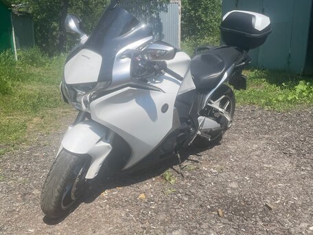 2010 Honda VFR 1200, белый, 750000 рублей, вид 2