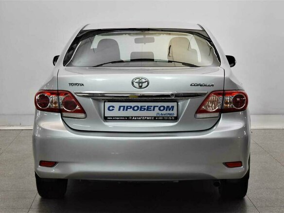 2010 Toyota Corolla X (E140, E150) Рестайлинг, серебристый - вид 2