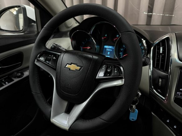 2013 Chevrolet Cruze I Рестайлинг, белый - вид 10