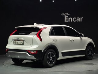 2023 Kia Niro II, белый, 2370000 рублей, вид 3