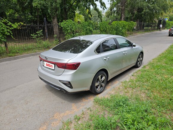 2021 Kia Cerato IV, серый, 2350000 рублей - вид 2