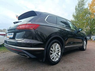 2021 Volkswagen Touareg III, белый, 6090000 рублей, вид 3