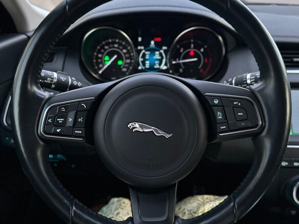 2018 Jaguar E-Pace I, белый, 3300000 рублей - вид 15