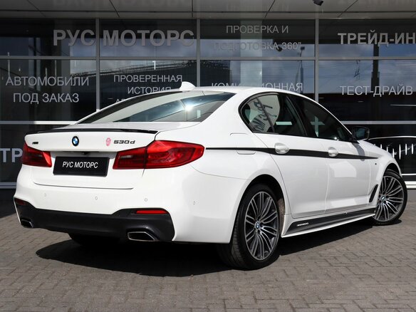 2018 BMW 5 серии 530d xDrive VII (G30/G31/G38), белый, 4600000 рублей - вид 2