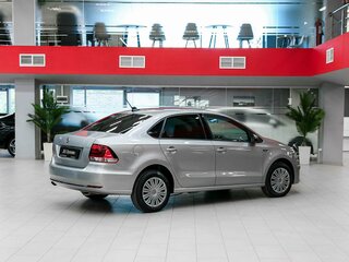 2018 Volkswagen Polo V Рестайлинг, серебристый, 1050000 рублей, вид 2