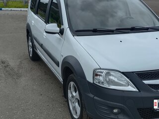 2018 Lada (ВАЗ) Largus Cross I, белый, 865000 рублей, вид 2