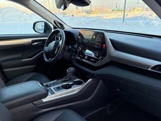 2025 Toyota Highlander IV (XU70), чёрный, 4900000 рублей, вид 4