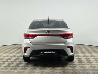 2019 Kia Rio IV, серебристый, 749900 рублей, вид 4