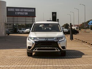2021 Mitsubishi Outlander III Рестайлинг 3, белый, 1695000 рублей, вид 2