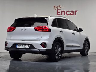 2021 Kia Niro I Рестайлинг, белый, 1570007 рублей, вид 3