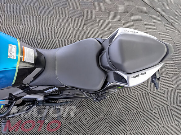2022 CFMoto 300SR, синий, 299000 рублей - вид 9