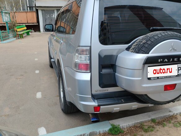 2012 Mitsubishi Pajero IV Рестайлинг 1, серебристый, 1800000 рублей - вид 3