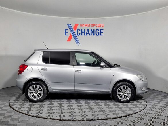 2012 Skoda Fabia II Рестайлинг, серебристый, 493000 рублей - вид 4