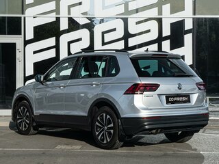 2019 Volkswagen Tiguan II, серебристый, 2150000 рублей, вид 2