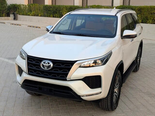 2023 Toyota Fortuner II Рестайлинг, белый, 4400000 рублей, вид 1